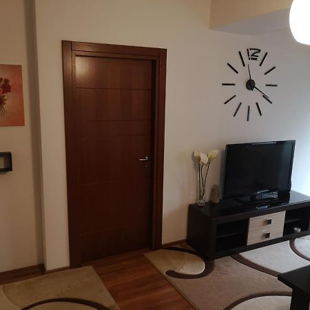 Hello Apartment Skopje Buitenkant foto