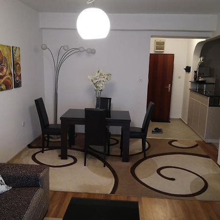 Hello Apartment Skopje Buitenkant foto