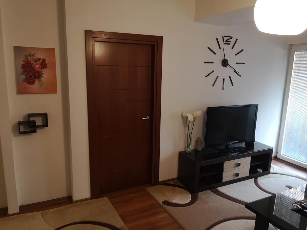 Hello Apartment Skopje Buitenkant foto