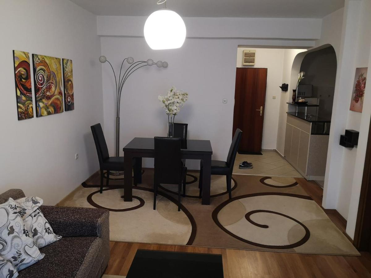 Hello Apartment Skopje Buitenkant foto