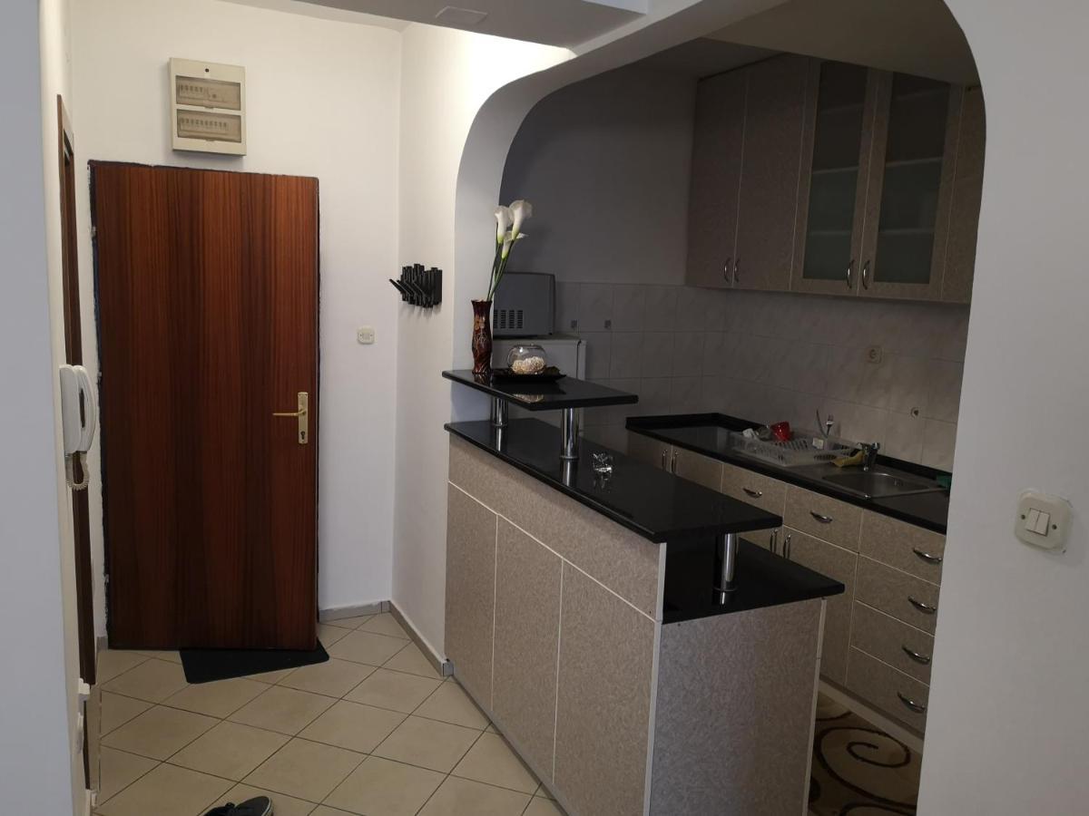 Hello Apartment Skopje Buitenkant foto